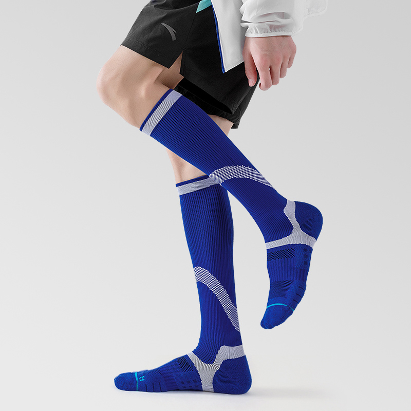 Helle Outdoor-Kompressionssocken für den Radsport aus Jacquard