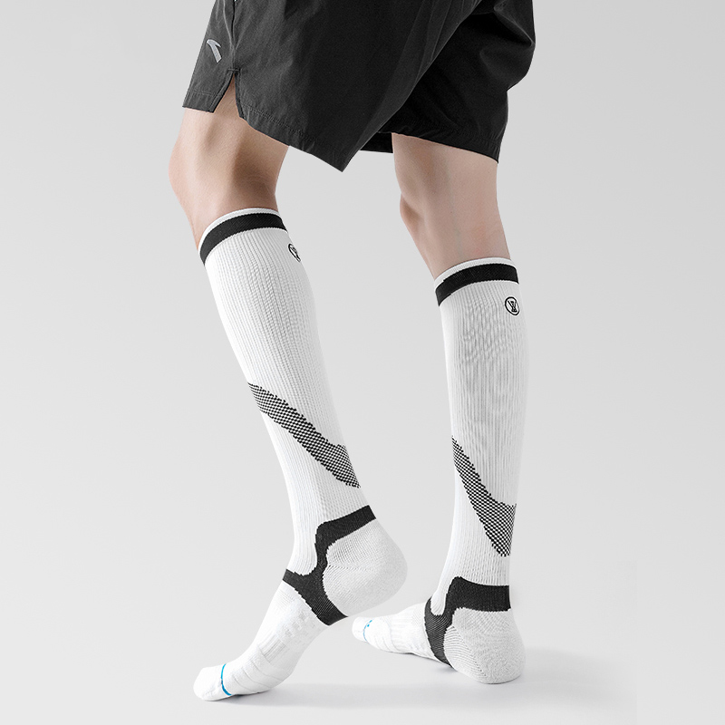 Helle Outdoor-Kompressionssocken für den Radsport aus Jacquard