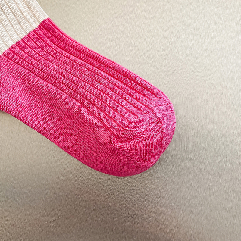 Geknöpfte Bettler-Farbblocksocken