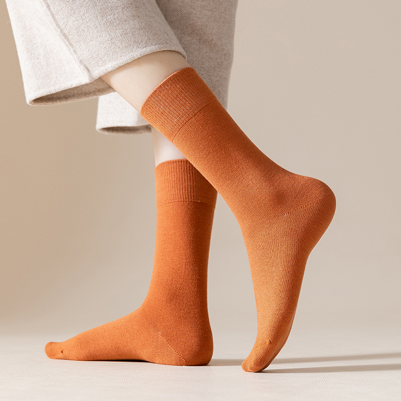 Einfarbige Damensocken bis zur Mitte der Wade