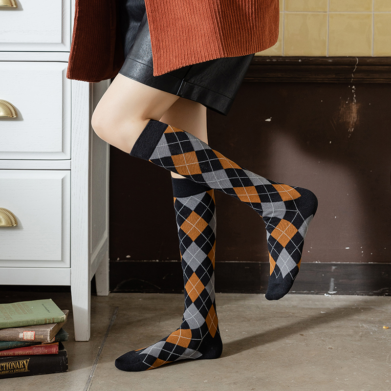Damen-Overknee-Socken aus Baumwolle mit Rautenmuster