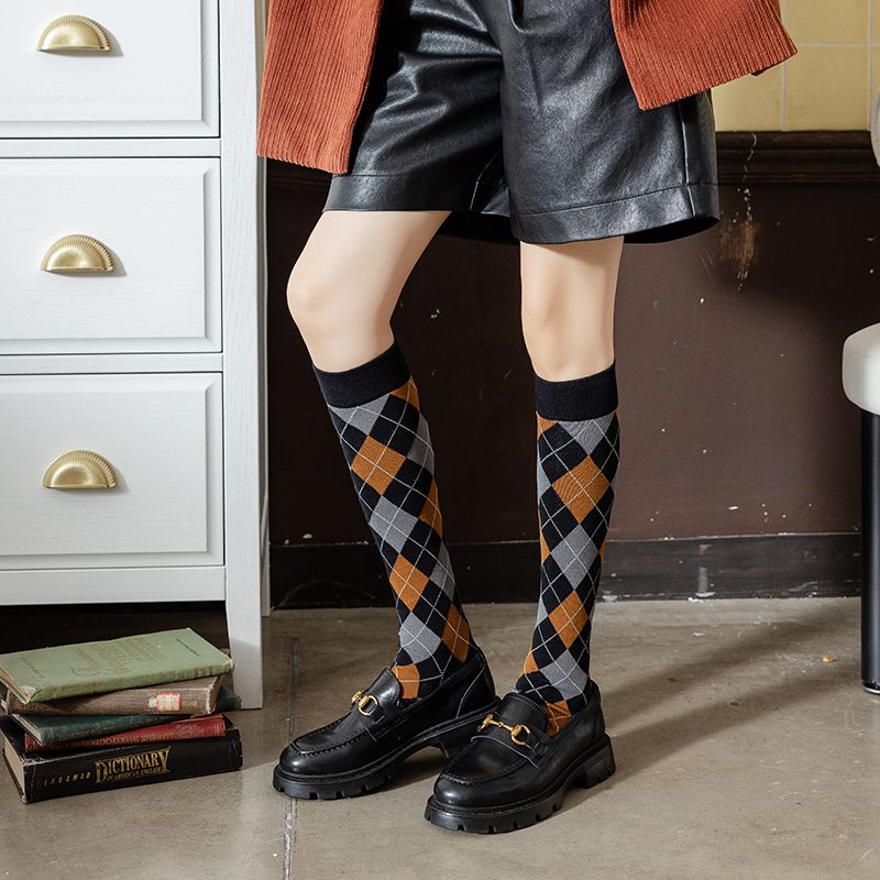 Damen-Overknee-Socken aus Baumwolle mit Rautenmuster