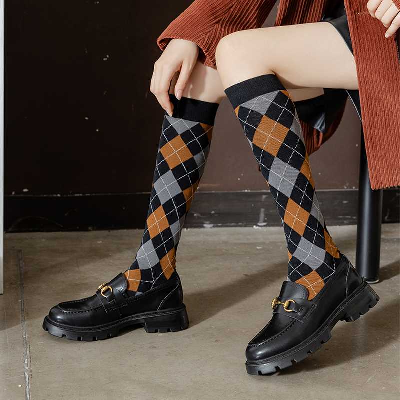 Damen-Overknee-Socken aus Baumwolle mit Rautenmuster