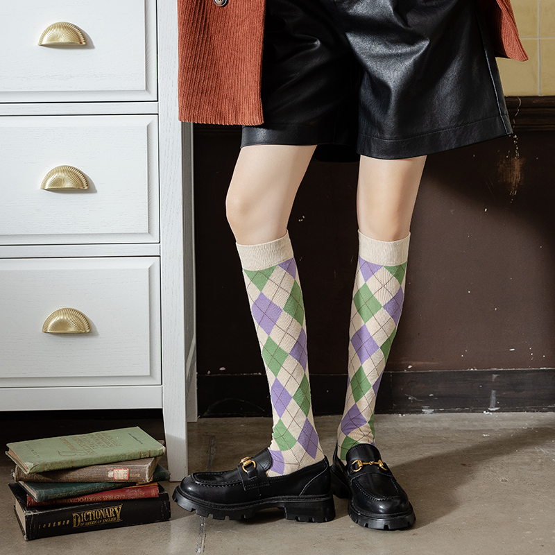 Damen-Overknee-Socken aus Baumwolle mit Rautenmuster