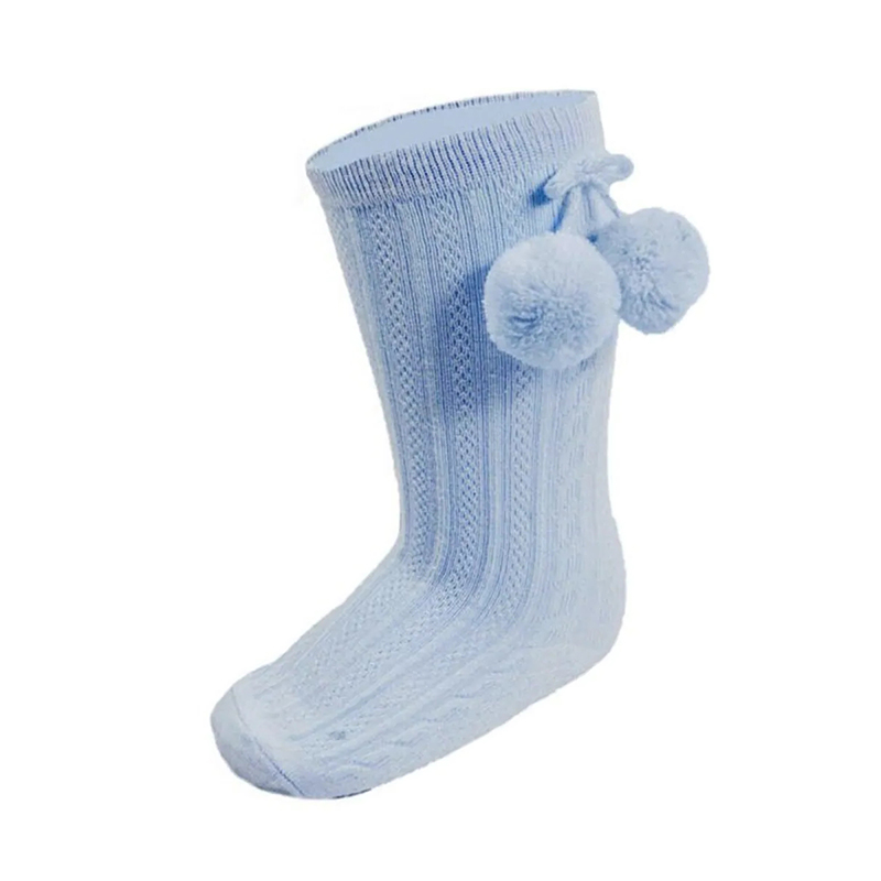 Babysocken mit Fellknäuelverzierung