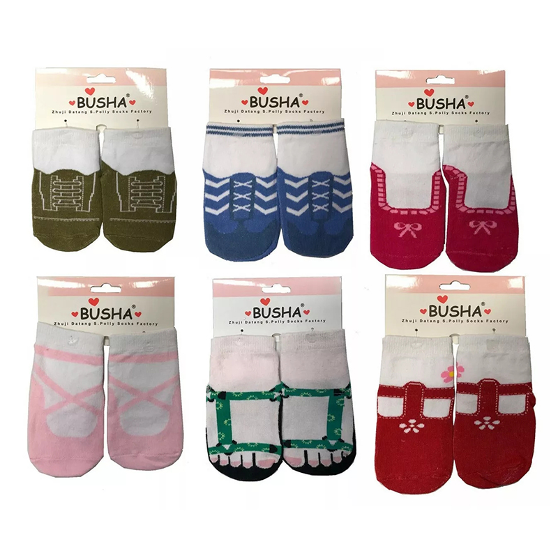 Kreative Babysocken mit Klebesohlen