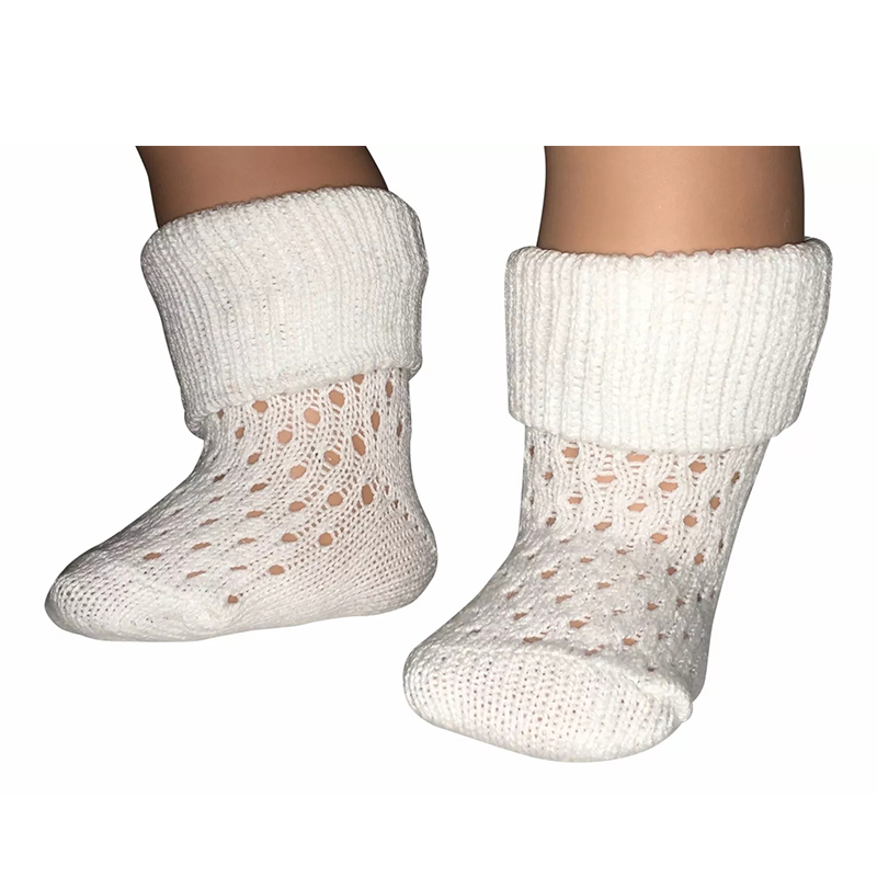 Große, hohle Babysocken aus Netzstoff