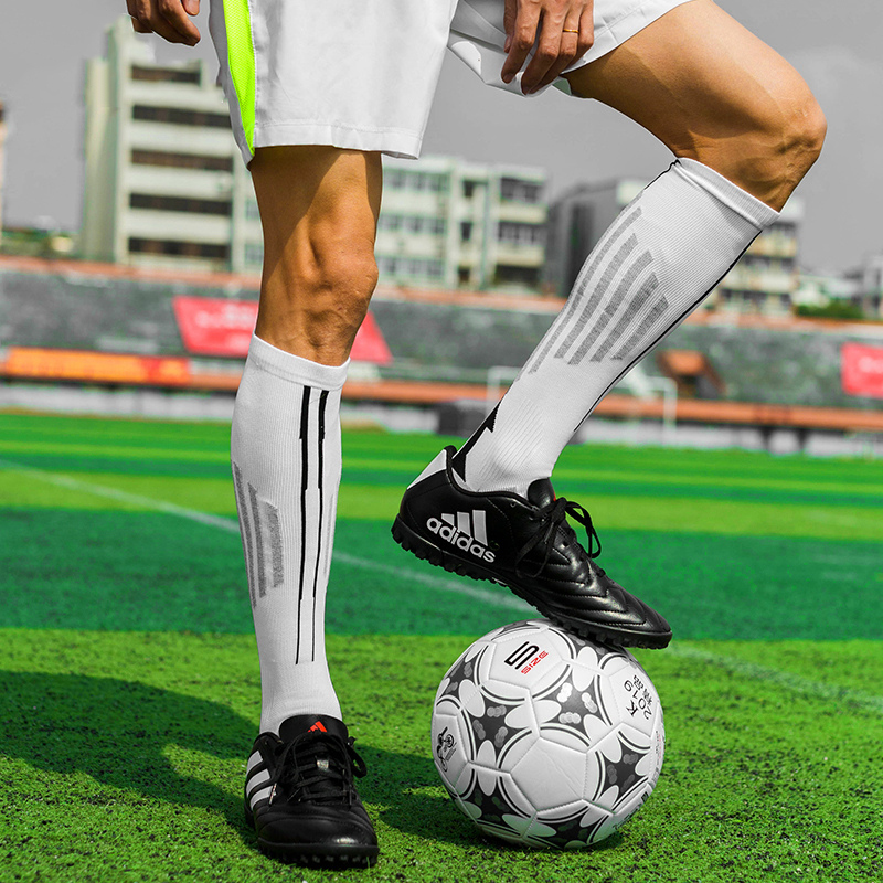Atmungsaktive, schnell trocknende Fußballsocken